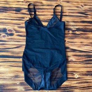 BLACK SHAPEWEAR BODYSUIT sz M NWOT
